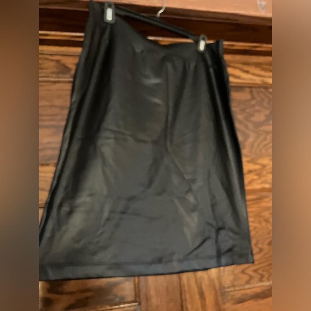Ciara Sun Woo Black basic leather look skirt Sz L